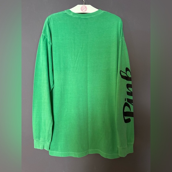 ❌SOLD❌ VS PINK LONG SLEEVE CAMPUS TEE SHIRT GREEN BLACK SCRIPT BLOCK LOGO NWOT - Picture 2 of 6